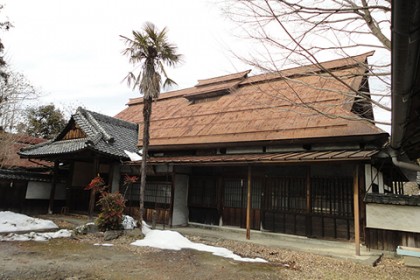 甲府市にある国の重要文化財・高室家住宅主屋の外観