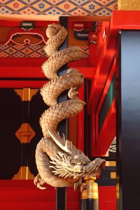 「下り竜」 元は昭和30年に焼失した神楽殿にあったが、複製を作って今は本殿に設置