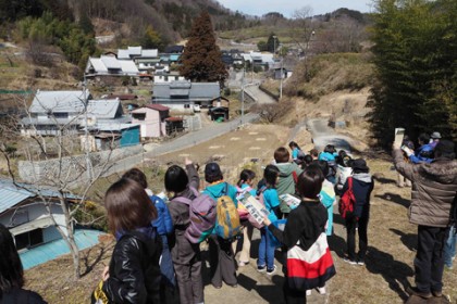 午前中、上条集落見学会の様子