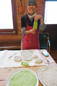 富士山酵母を使ったパイ生地を作る手島さん