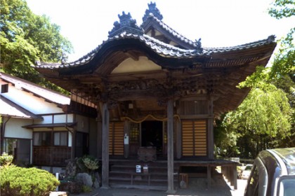 清正公堂の正面外観